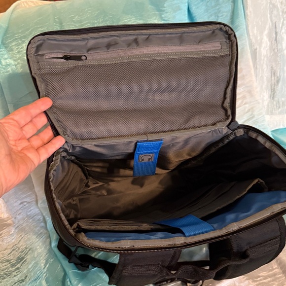 Dell Gaming Backpack - Picture 8 of 12